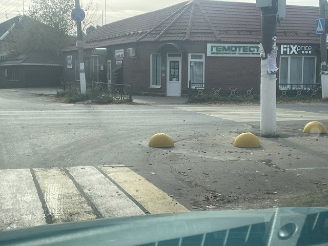 Скоро эти желтые ребята переедут на середину дороги