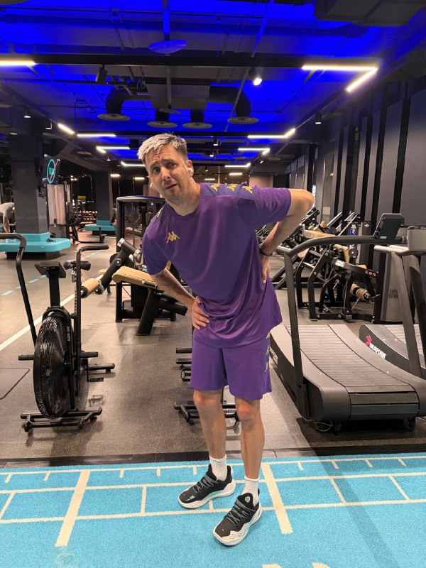 Первый день в спортзале 😂
Несите нашатырь 😅