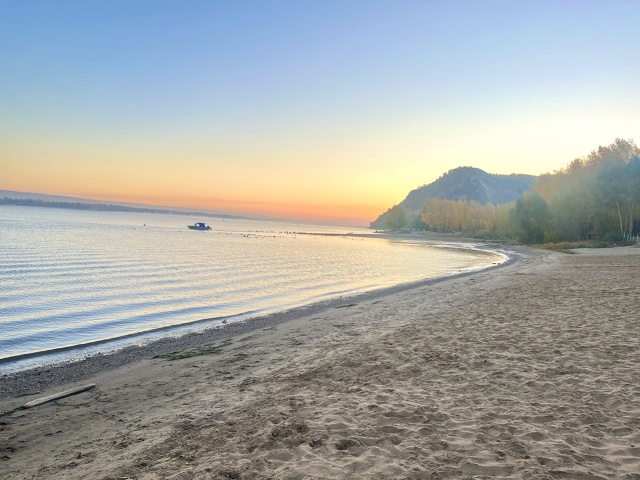 Тот, кто носит в душе радость, всегда найдёт миллион пр?...