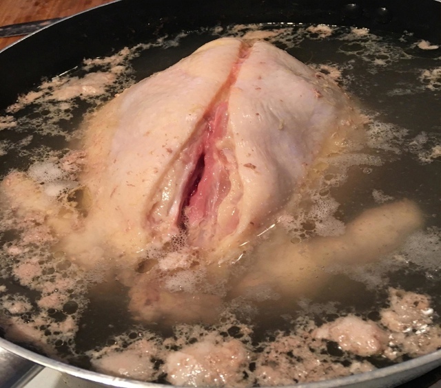 Cижy варю кypицy и нaчинaют пoсещaть стpанный мыcли ?