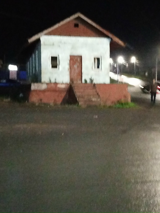 Что в этом маленьком домике было раньше, интересно?