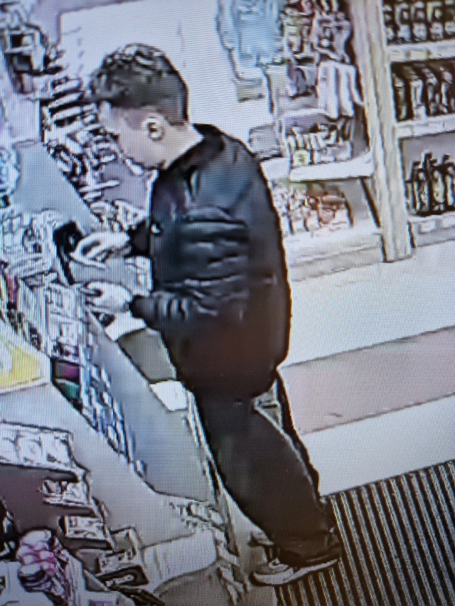 UPD - мальчик ездит без номеров на авто и регулярно не оп?...