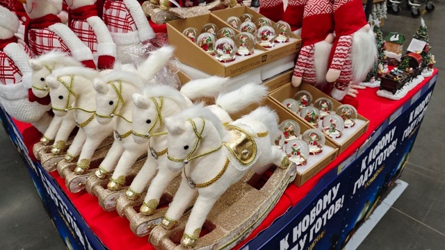 В Самарском METRO появилась коллекция новогодних украше?...