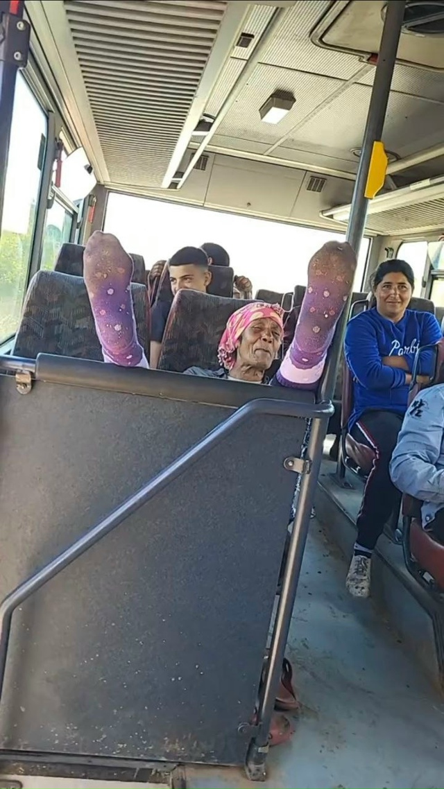 Межгород, Е**ТЬ… кто-то устроил релакс прямо в автобусе...