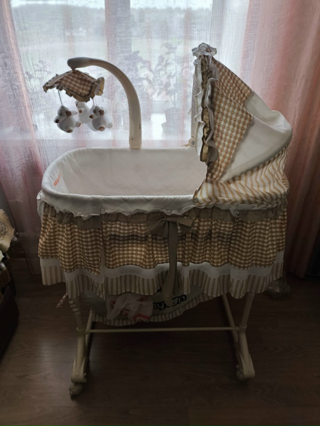Продам детские вещи.
Шезлонг-300₽;
Одеяло с бантом на вы?...