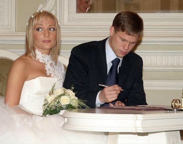 Певица Татьяна Буланова и капитан питерского футбольн...