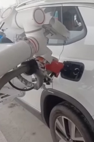 С 2021 года на некоторых автозаправочных станциях в Кита...