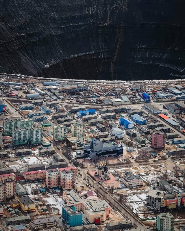 Мирный – город в Якутии, расположенный на территории в...