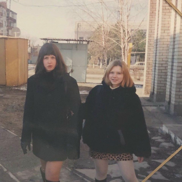 Каждый раз, когда я смотрю альбомы родителей - мне каже?...