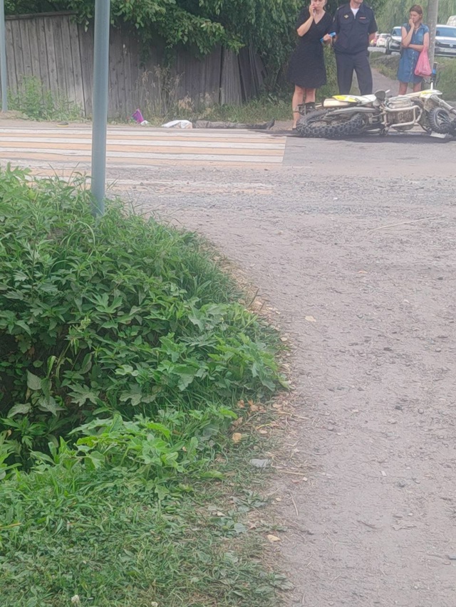 Ужас..погиб парень на мотоцикле. Не гоняйте, ребята. .Те?...