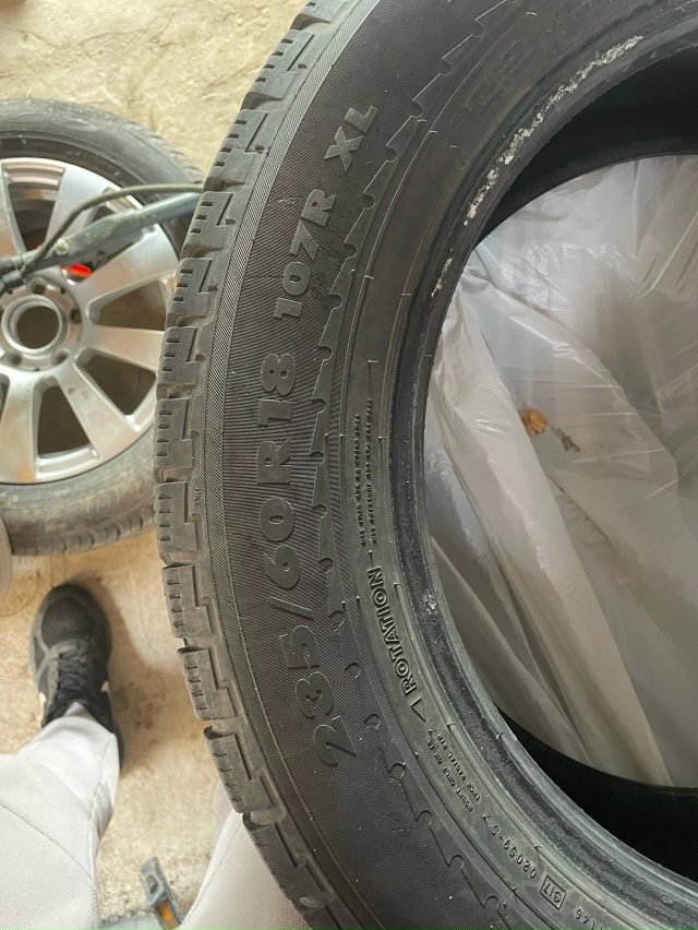 Продам резину,липучка.Комплект 11 т.Все вопросы по теле?...