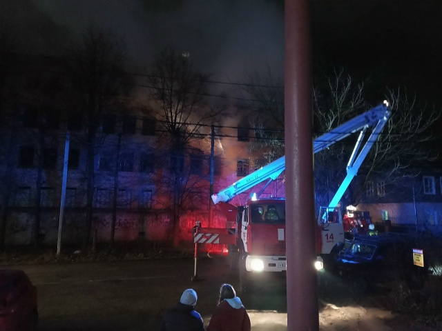 И опять, и снова, и заного, наш 5-тый дом...
Анон