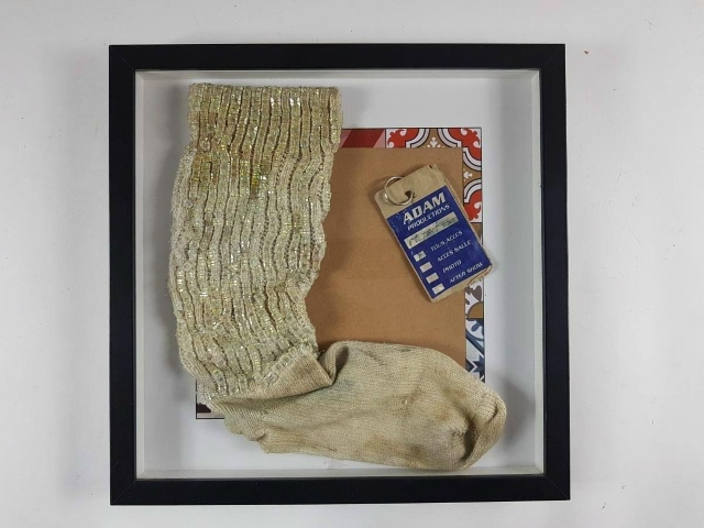 Носок Майкла Джексона продали на аукционе за 6200 евро😅...