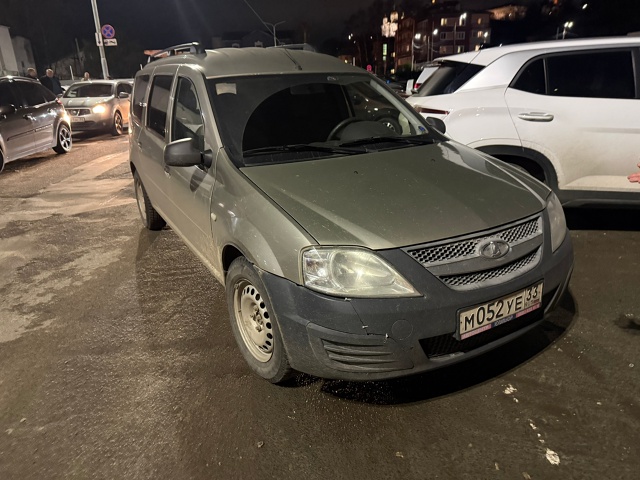 Новый мастер парковки в городе. На вокзале мужчина пер?...