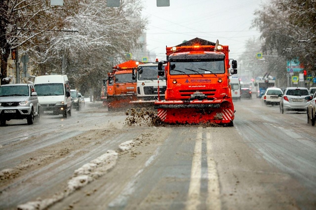 Дopoжныe cлужбы Ηoвocибиpcкa уcтpaняют пocлeдcтвия cнeгoпaдa
Зa c...