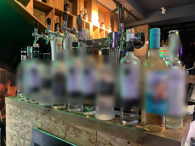 В кафе «Сириуса» торговали «паленкой»
Проверка кафе н...