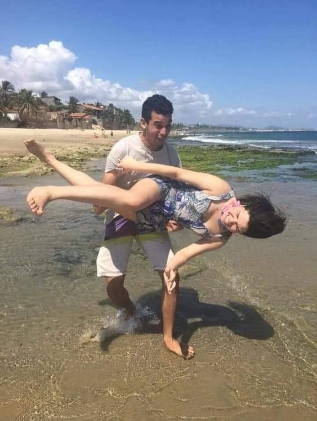 Это должно было быть романтическое фото😅