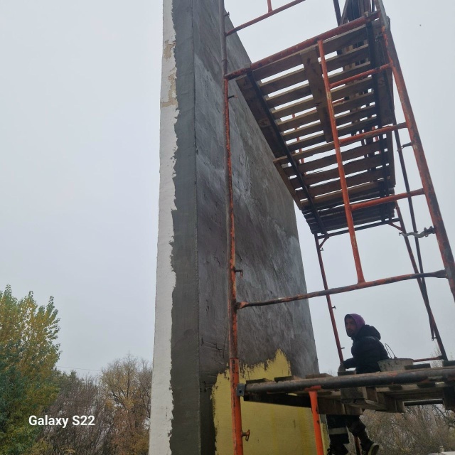 📲Обустройство «Аллеи воинов-цементников» продолжает...