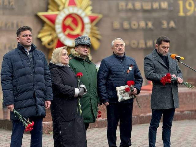 Более 100 можайцев приняли участие в Вахте Памяти у Вечн...