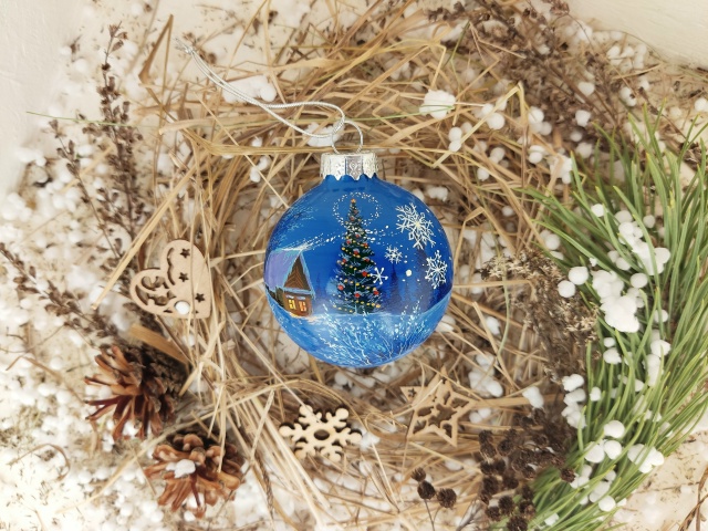 Ёлочные шарики.
Акрил, лак, стеклянный шар, диаметр 6 см...