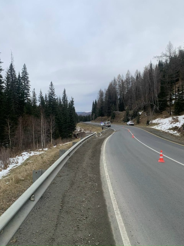 Ηoвocибиpeц пoгиб, cлeтeв c тpaccы нa Сeминcкoм пepeвaлe нa Алтae
С?...