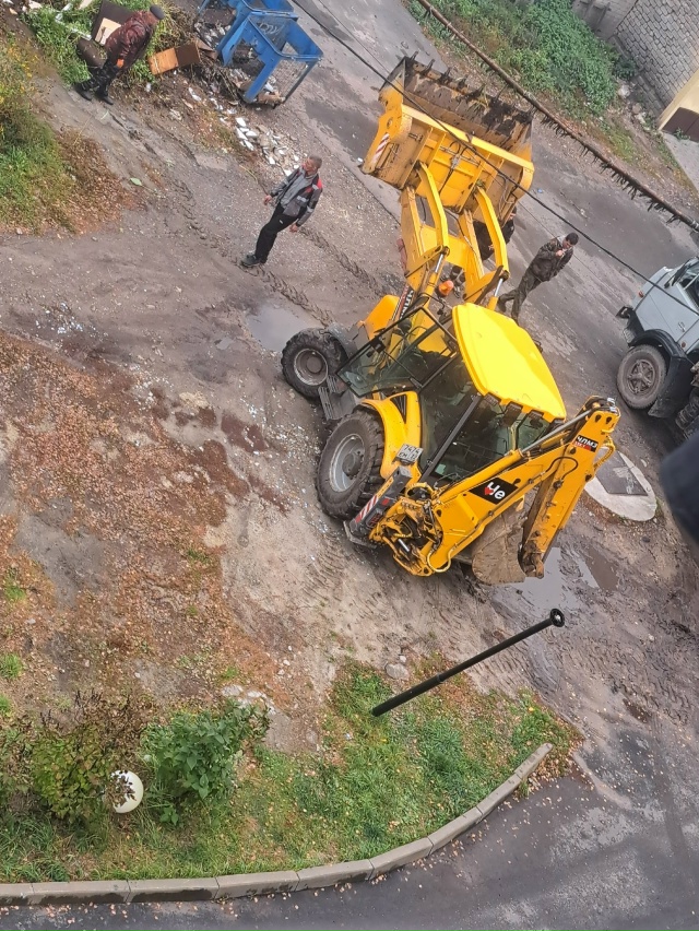 Сломали фонарь когда когда производили уборку около м?...