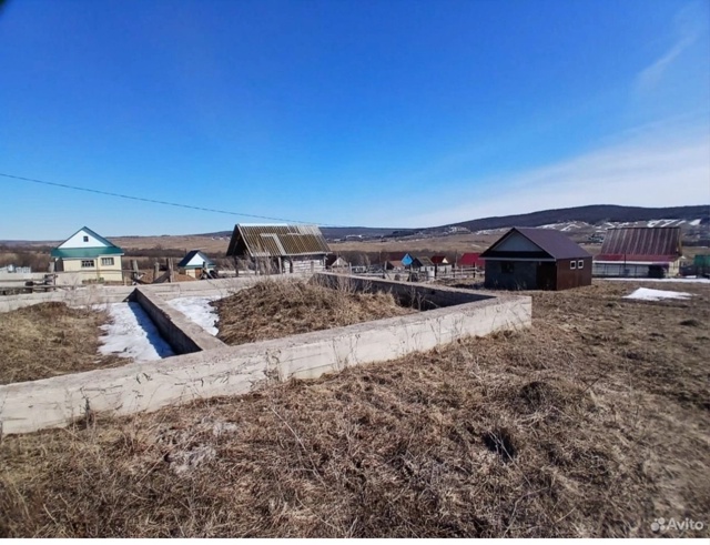 Продаю земельный участок с фундаментом и с ХОЗБЛОКОМ ...