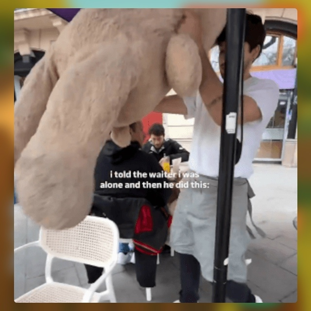 Безумные приколы
Возможность спокойно посидеть в кафе...