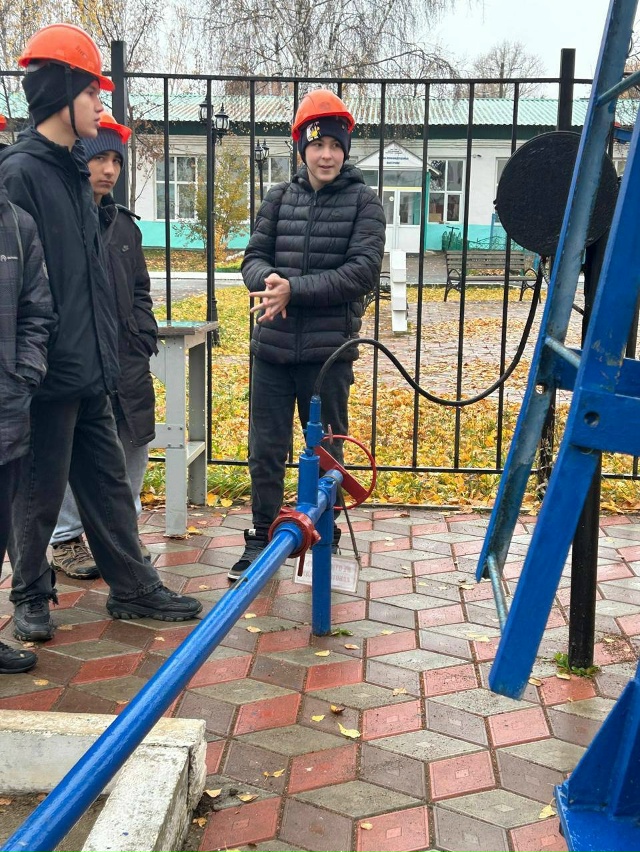 На день открытых дверей дети 10 школы пошли в Нефтекамс?...
