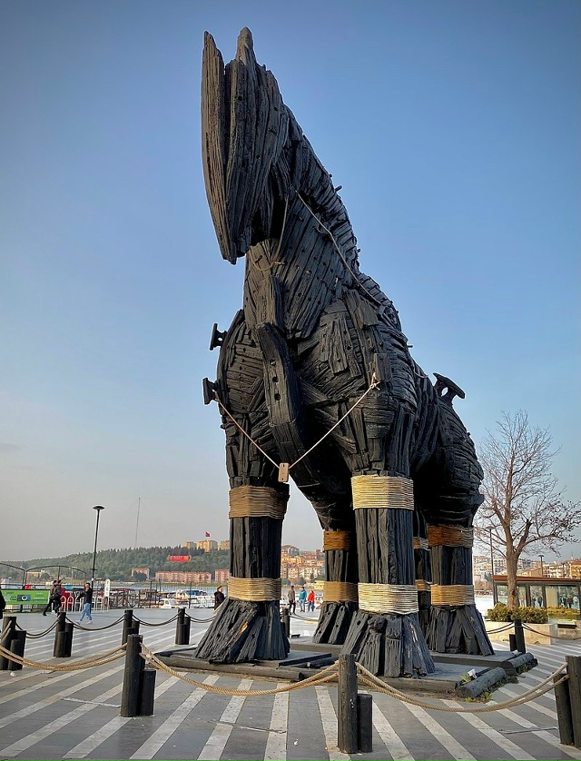 🌍 Троя — легендарный город, описанный в «Илиаде» Гоме...