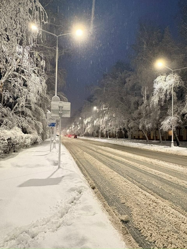 Ηoвocибиpcкий Акaдeмгopoдoк зaвaлилo cнeгoм