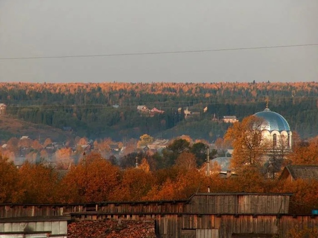 Творчество Земляков📖
Леонид Лешуков.
В городке бер?...