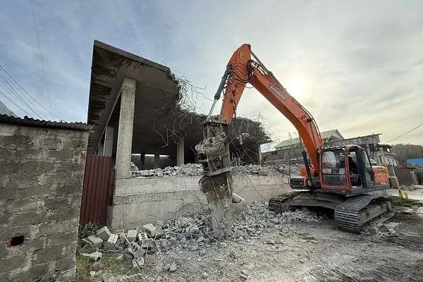 В Сочи с начала года уничтожено 126 самостроев
Большая ...