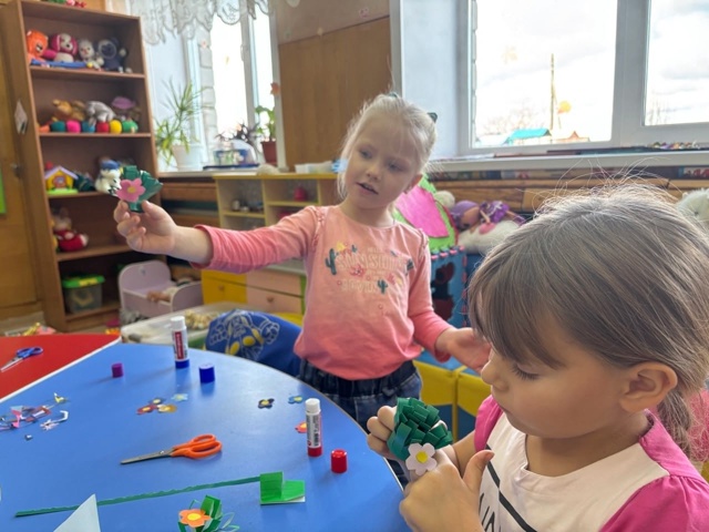 БАБУШКА РЯДЫШКОМ С ДЕДУШКОЙ
В Грузенской сельской биб?...