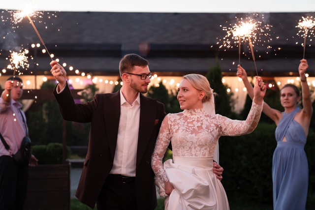 Всем привет, посты о прошедших свадьбах очень помогали...