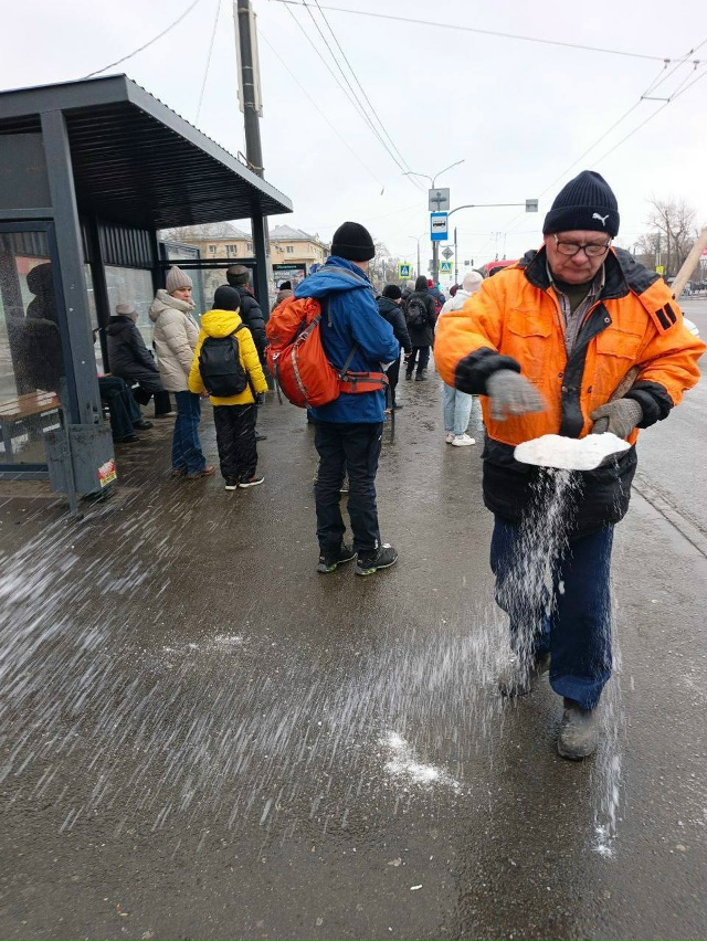 Спасибо нашим коммунальщикам, что вышли на борьбу с го?...