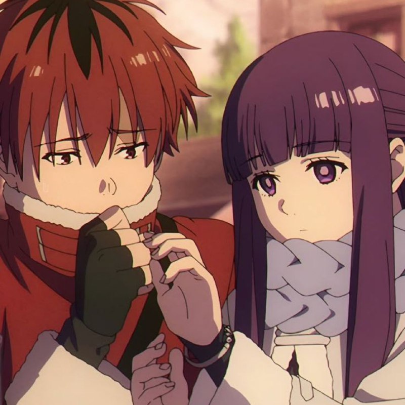 Тонкая грань неловкости
Кана Ичиносэ и Чиаки Кобаяши — сейю Ферн и Старка из аниме "Провожающая в п