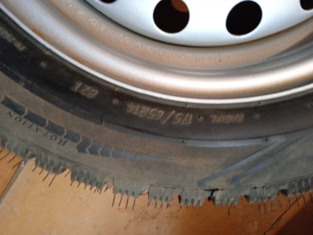 Анон. Продам зимнюю резину, тел 89159640771