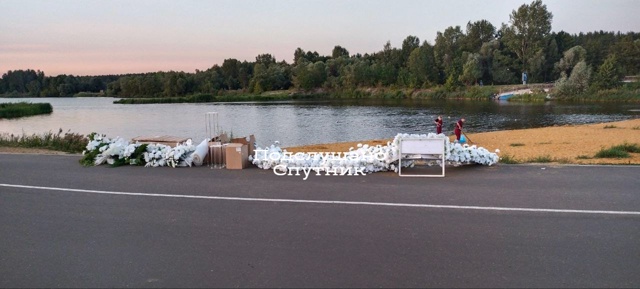 🌼🌼Груды цветов лежали сегодня на тропе здоровья