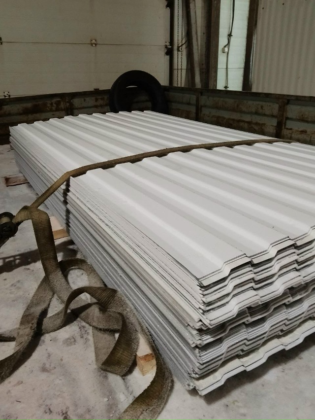 В продаже толстый
профильный окрашенный лист не конди?...