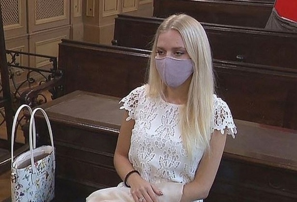22-летняя жительница Словении подписала контракты с пя?...