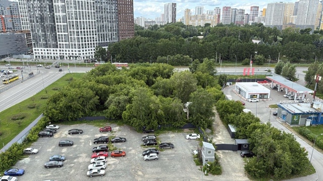 В Екатеринбурге на Ботанике, как и опасались местные ж?...