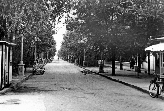 Евпатория 1952-54 – Вход в парк им. Фрунзе. 1960-70 – Вход в па...