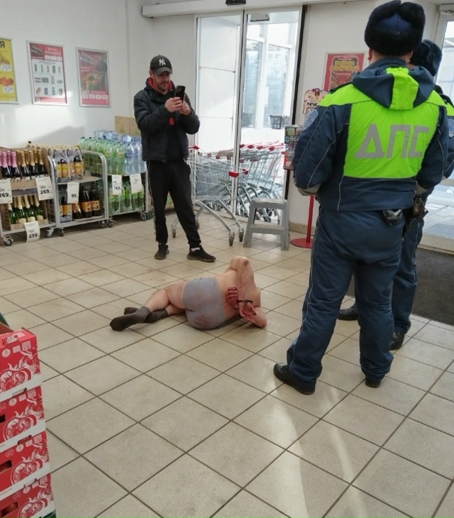 Пришел в крови в магазин: житель Рыбинска убил жену
Жу?...