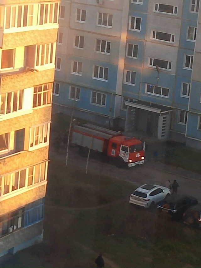 Что происходит на пролетарской улице. 4 пожарные маши?...