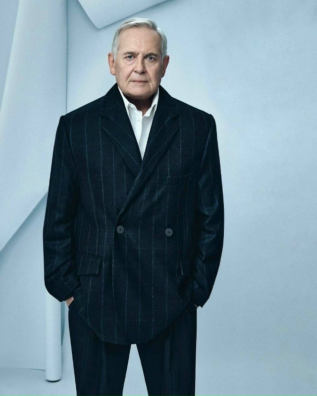 Юрию Стоянову действительно идет стареть
Он доказыв?...