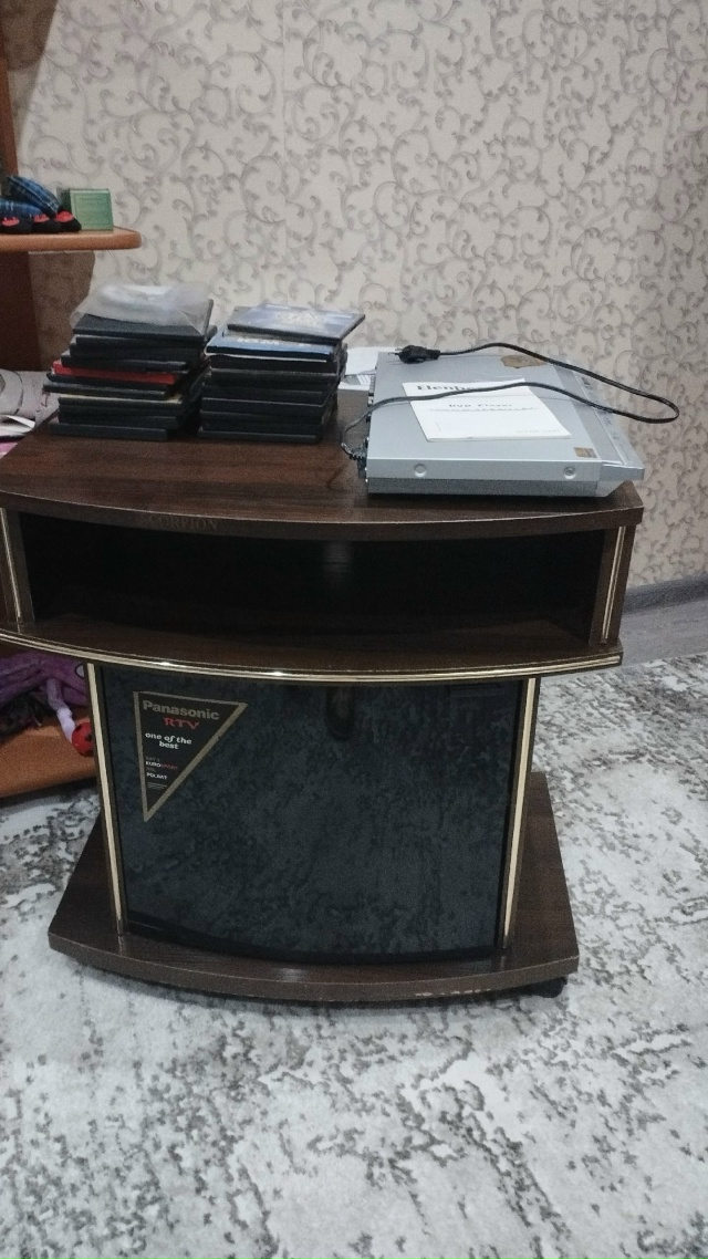 Отдам тумбу и DVD