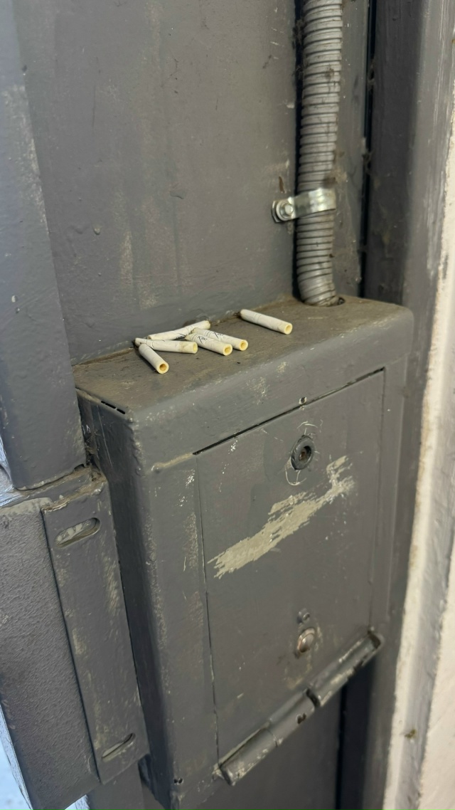 Калинина 15Б
СВИНЬЯ! Вышла и убрала за собой! Вы че совсе...