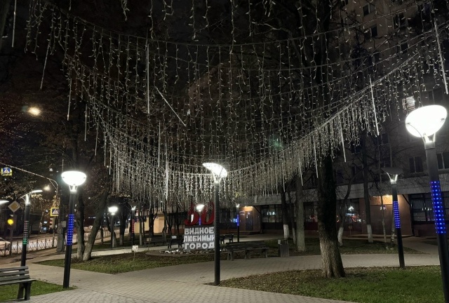 Видели, уже город начали украшать? ☃
Так и новогоднее...