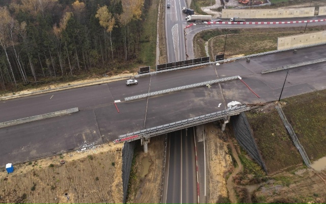 Лыткаринскую автодорогу проходящую через Ленинский о?...